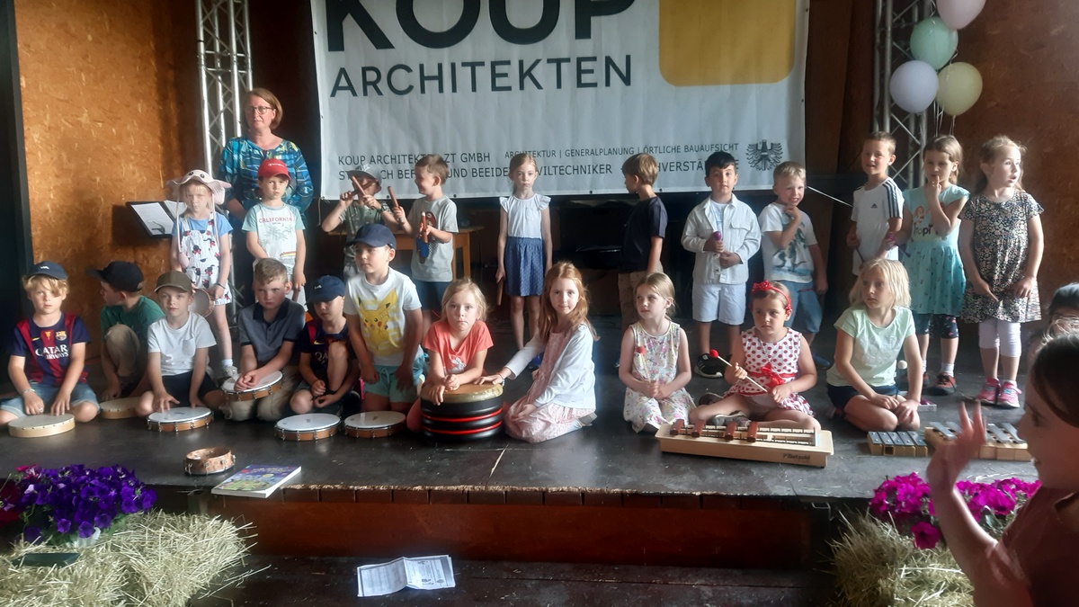 Schulfest Bad Erlach mit Kooperation Kindergarten