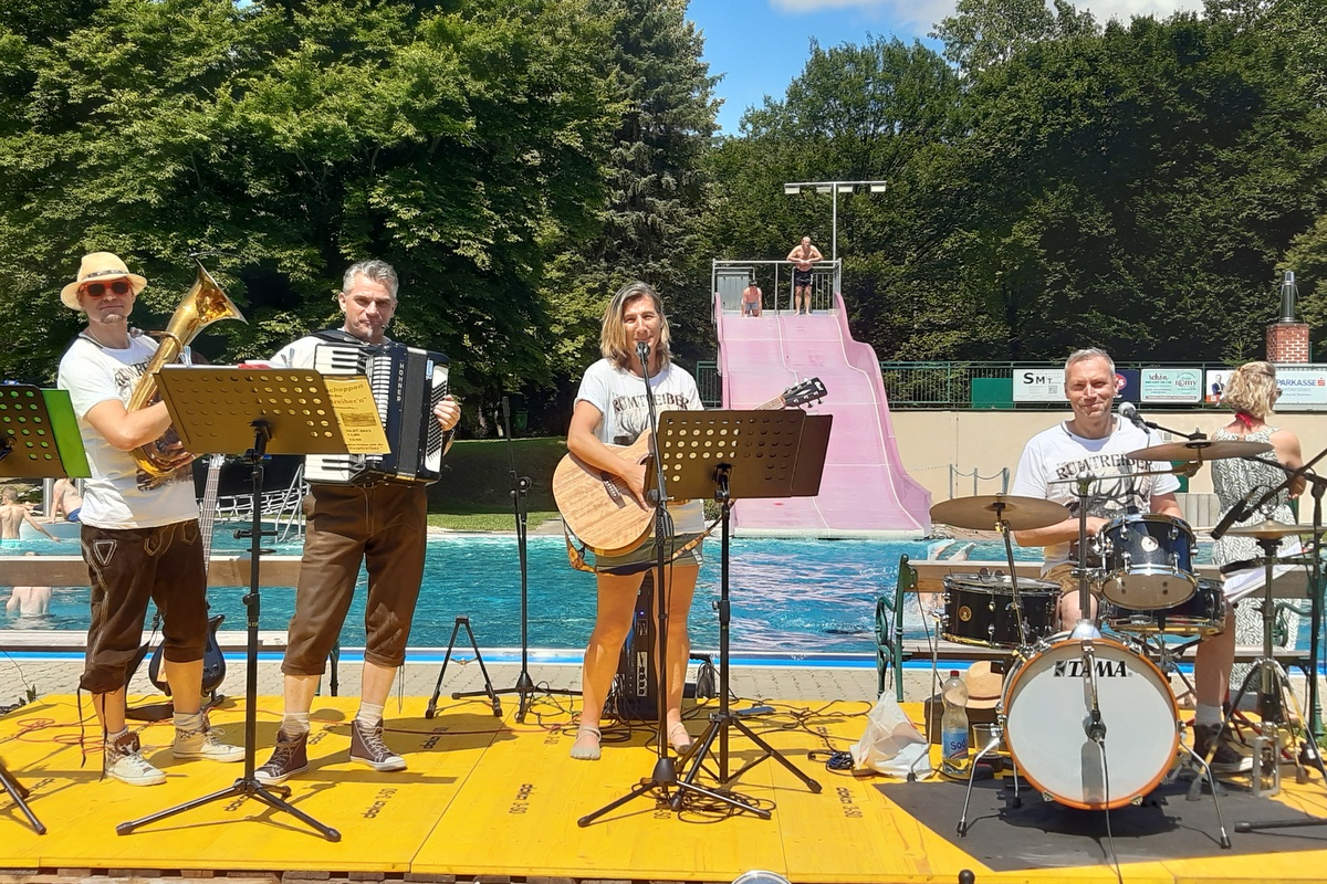 „Rumtreiber“ und Bigband beim Badfest in  Seebenstein