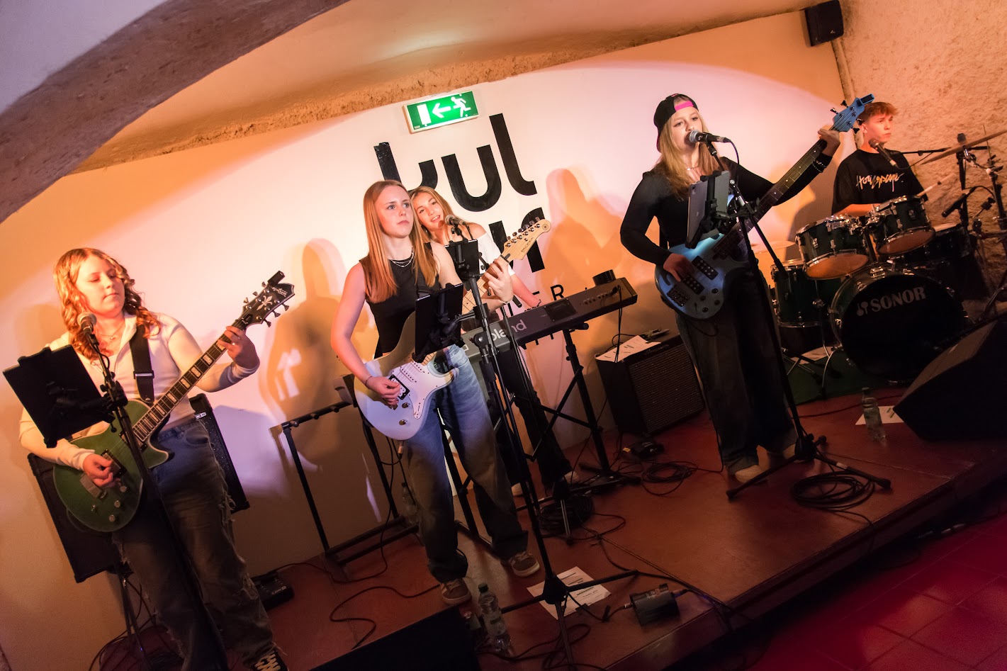 Out of Order und Firestones rockten den Kulturkeller